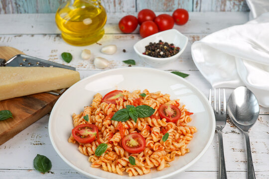 fusilli pasta with tomato sauce and basil
