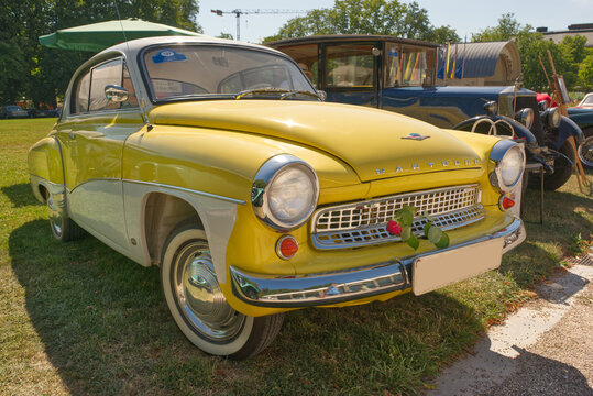 A 1963 Wartburg 311 coupe Two-tone