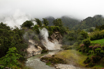 Geothermal steam drifts above the river and volcanic hot springs in the Furnas Valley. © Евгения Руденок