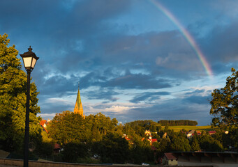 Tęcza nad wieżą kościoła w Gietrzwałdzie © Krzysiek Cegiełka