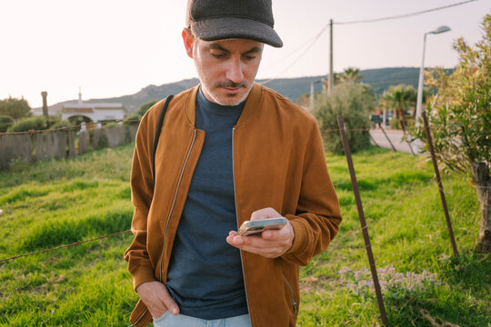 Using Smartphone Outdoors