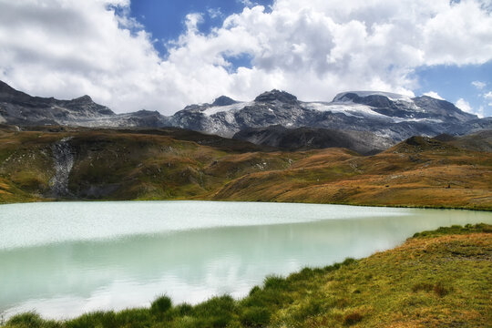 I laghi di Tramail,sopra Cervinia,splendidi specchi d'Acqua in cui si riflette il Cervino.