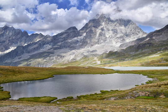 I laghi di Tramail,sopra Cervinia,splendidi specchi d'Acqua in cui si riflette il Cervino.