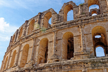 Obraz premium MultiTiered Arched Facade and Corinthian Pillars at El Jem Roman Amphitheatre