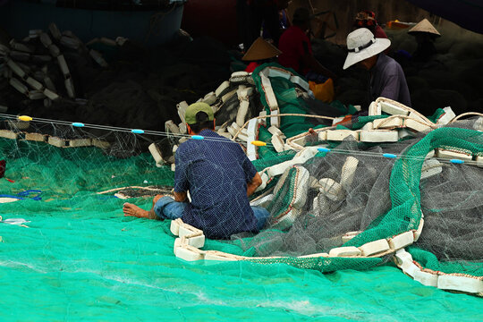 Vietnamese Fishermen Preparing Large Fishing Nets