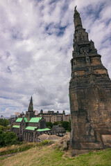 Obraz premium Scenic view of the historic Glasgow Cathedral and the famous Necropolis cemetery in Glasgow, Scotland