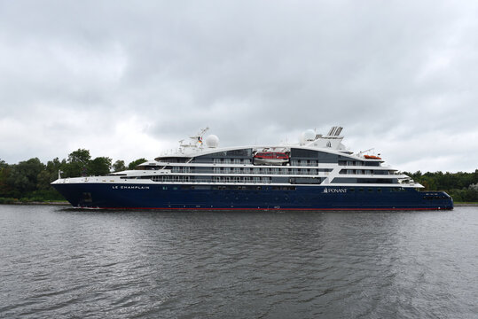 Luxus Kreuzfahrtschiff LE CHAMPLAIN f&auml;hrt durch den Nord-Ostsee-Kanal