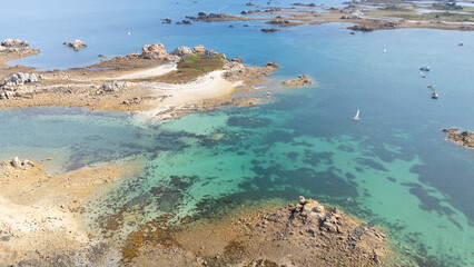 Obraz premium Magnifique vue aérienne sur les îles à Penvénan en Bretagne