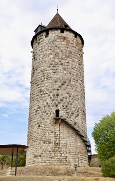 Tour R&eacute;fous du ch&acirc;teau de Porrentruy, donjon m&eacute;di&eacute;val du Jura suisse