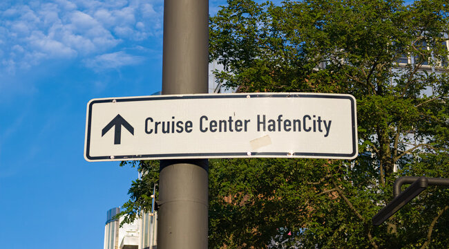 Hamburg direction sign indicating the Cruise Center HafenCity with an arrow pointing straight ahead