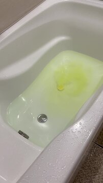 お風呂に炭酸入浴剤を入れる