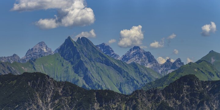 Summer in the Alps, mountain panorama from Fellhorn 2037 m, of the green grassy H&ouml;fats, 2259 m, Hochvogel in the back left, 2592 m, and on the right Kleiner Wilder, 2306 m, Allg&auml;u Alps, Bavaria, Germany