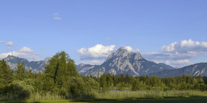 Sunset at Hopfensee near F&uuml;ssen, behind it the Tegelber Massif and the S&auml;uling, Ostallg&auml;u, Upper Swabia, Swabia, Bavaria, Germany