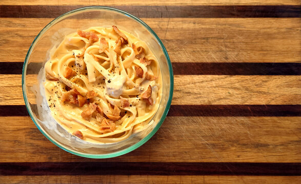 homestyle fettuccini alfredo/carbonara fusion made with cracked black peppercorns and wood smoked bacon substituted for unavailable pancetta or guanciale