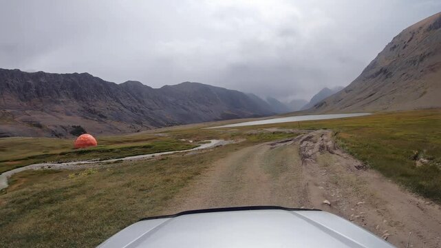 Video of driving along the valley of the Akkul and Karakul lakes and the Akkol River in Altai.