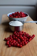 Lingonberry jam ingredients © Roger
