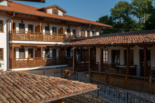 Calle comercial en el pueblo de Etar, provincia de Gabrovo (Bulgaria)