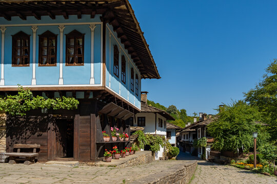 Calle comercial en el pueblo de Etar, provincia de Gabrovo (Bulgaria)