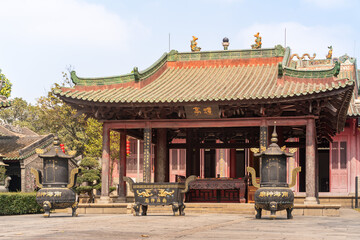 Obraz premium Traditional Chinese Temple Courtyard at Nanhai Temple, Guangzhou, China
