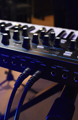 Sintetizador, teclado, sonido, música © Adriana
