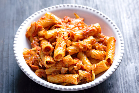 italian rigatoni amatriciana tomato sauce pasta