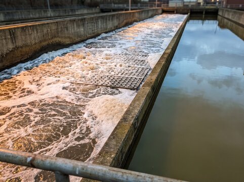 Fine bubble diffusers boiling the surface of an aeration lane
