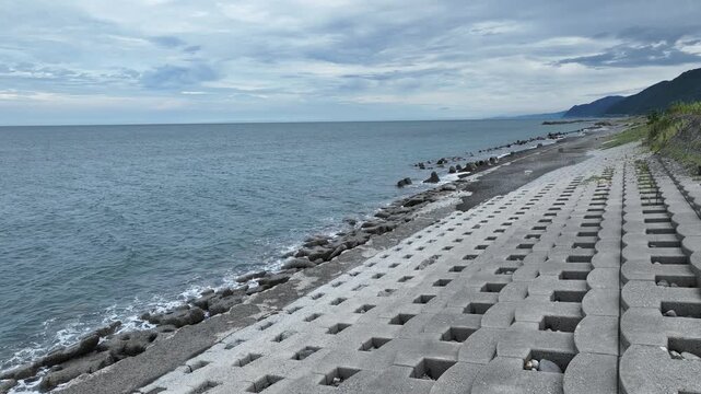 8月下旬となり夏も終わりの富山県朝日町宮崎海岸周辺の風景