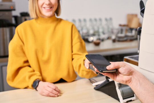 Paying for coffee with a smart phone nfc