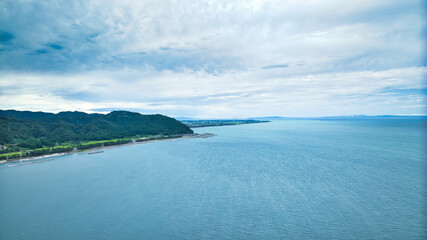8月下旬となった富山県朝日町の宮崎海岸周辺の風景 © crossover.japan