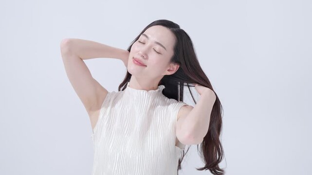 髪の毛が綺麗なロングヘアの女性