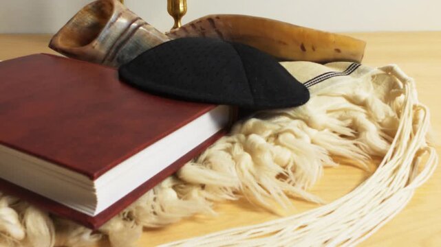 Rosh hashanah symbols and jewish holiday traditions