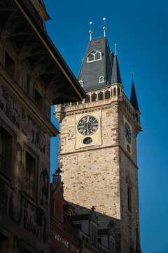 Blick auf den Turm des Altst&auml;dter Rathauses, Staroměstsk&aacute; radnice, in der Altstadt von Prag