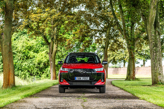 Chery Tiggo 7, model year 2026 in nature, Hradec Kralove, Czech Republic, 5. 6. 2026
