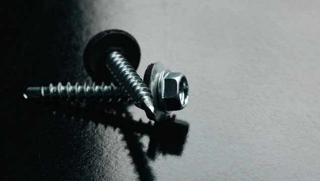 Self-tapping hex head metal screws for construction