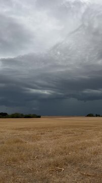 Impact de foudre lors de l'orage du 24 ao&ucirc;t en Loir-et-Cher avec une superbe structure