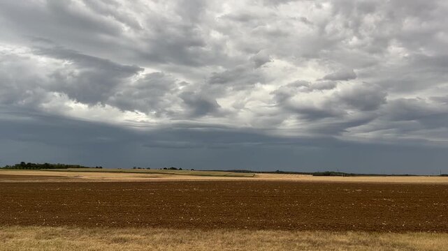 Impact de foudre lors de l'orage du 24 ao&ucirc;t en Loir-et-Cher avec une superbe structure