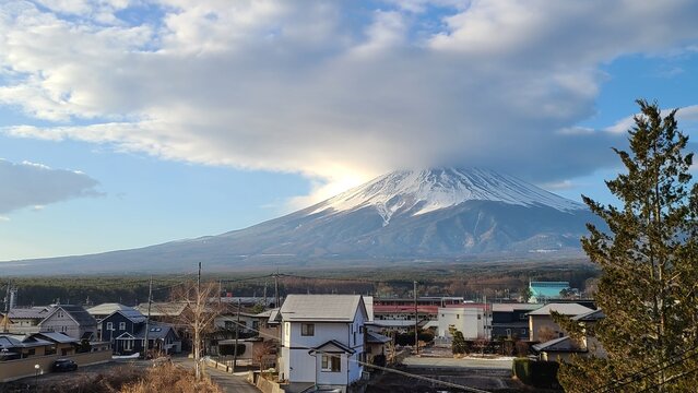早朝の富士山を見る