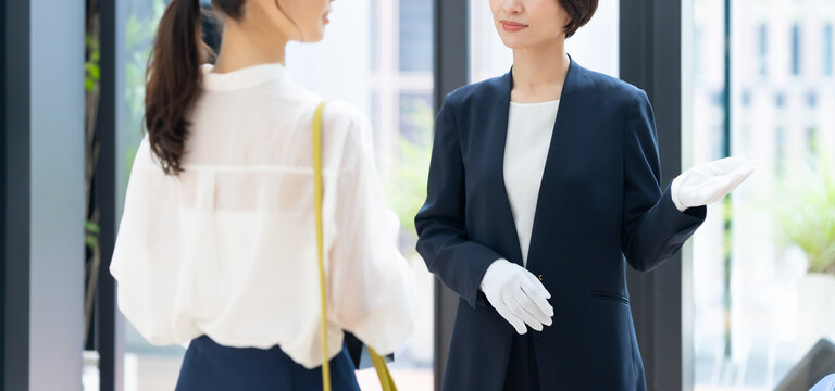 女性　接客