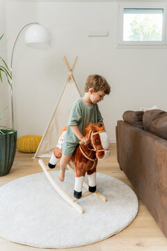 A toddler have fun at home
