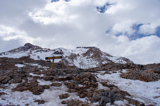Paisaje invernal de alta monta&ntilde;a en Mendoza