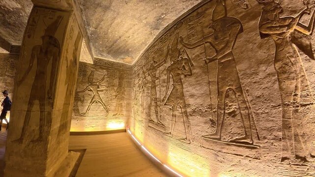 Interior del templo de Nefertari en Abu Simbel, Egipto