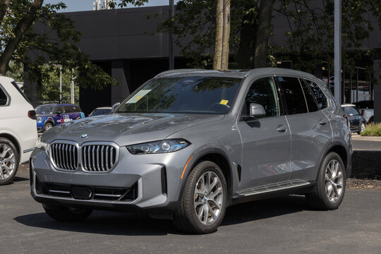 Used BMW X5 xDrive40i at a dealership. With pricing concerns, BMW is buying and selling pre-owned cars to meet demand. MY:2026
