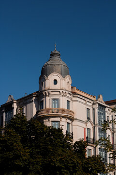 Edificio al sol