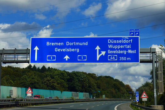 Autobahnschild Richtung Bremen Dortmund Gevelsberg 1 A 1 D&uuml;sseldorf Wuppertal Gevelsberg-West 46 A 46