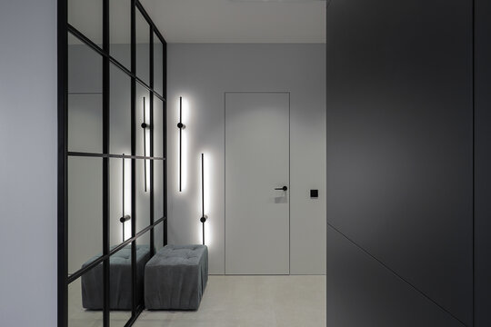 Hallway interior mirror grid door