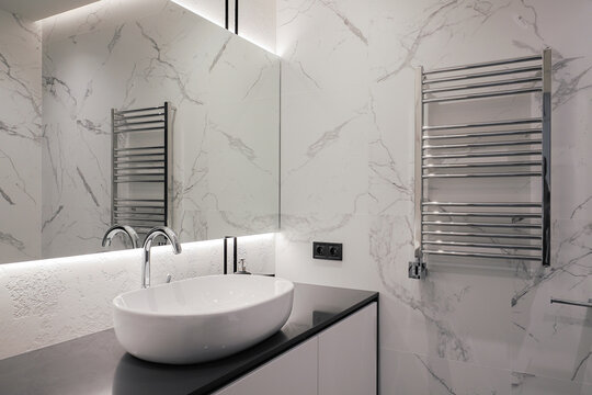 Bathroom white bowl sink mirror