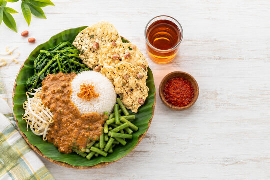 nasi pecel Indonesian traditional food 