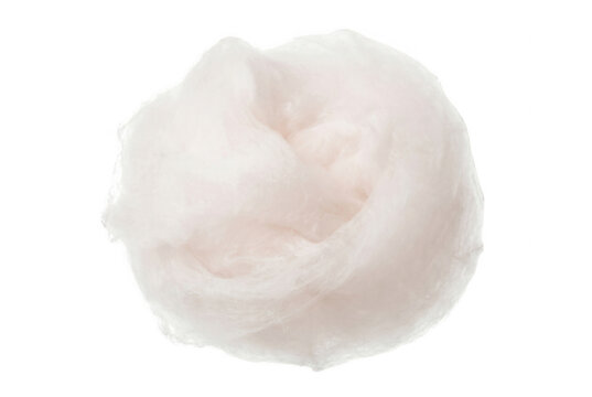 Una bola esponjosa de algod&oacute;n de az&uacute;car rosa claro aislada sobre un fondo blanco puro, capturada con una textura suave y delicada, ideal para conceptos de dulces, ferias, carnavales y postres