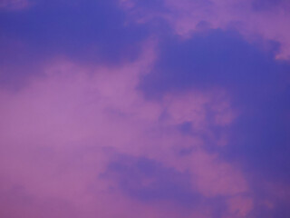 Obraz premium Pastel Purple and Pink Sky with Clouds at Dusk