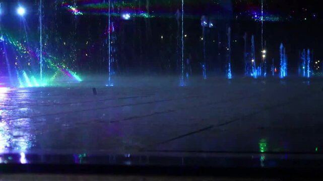 The fountain show is taking place to the accompaniment of dazzling lights and music.화려한 조명과 음악에 맞추어 분수쇼가 진행되고 있습니다.